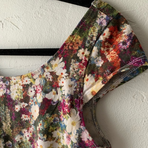 Guess floral top - Picture 4 of 12